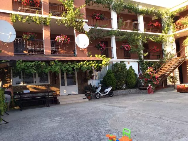 . Гостевой дом "Грант" - Вардане. Вардане