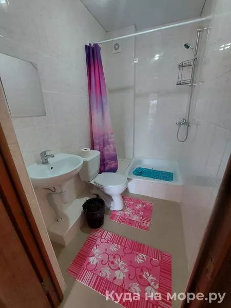 Двухкомнатный семиместный номер с балконом. Гостевой дом "Нур". Ольгинка