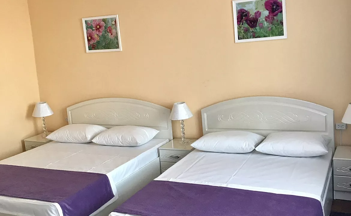 4-х местный номер с балконом Завтрак включен. База отдыха "Скурча". Сухум