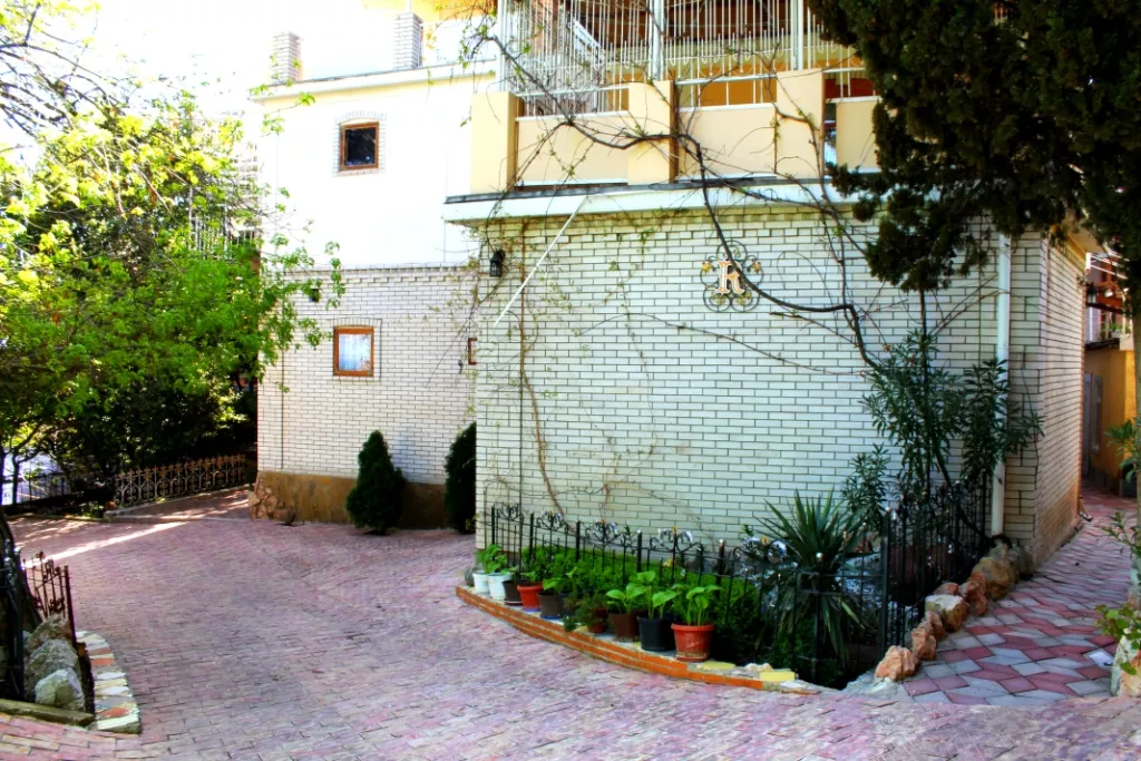 . Гостевой дом «Радмир». Алупка