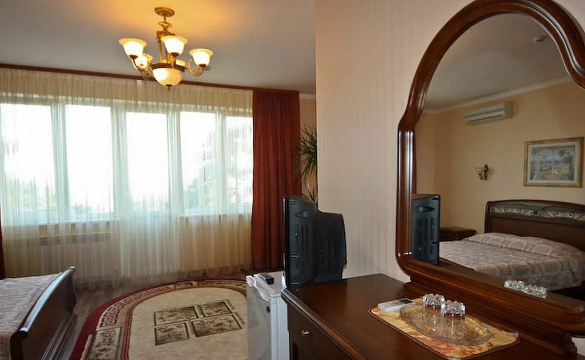 «Полулюкс». Отель Вилла Сосновый бор. Гаспра