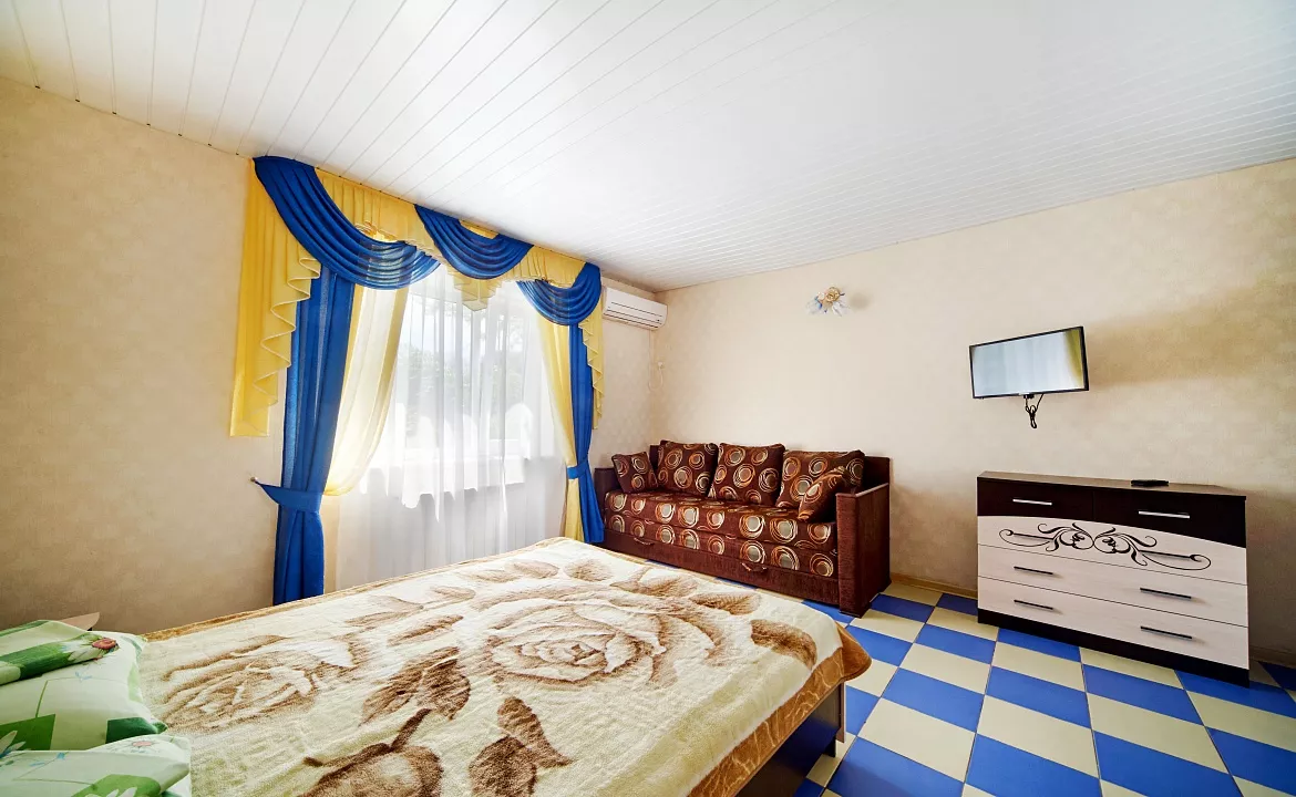 Номер полулюкс с кондиционером. Гостевой дом «Парадиз». Симферополь