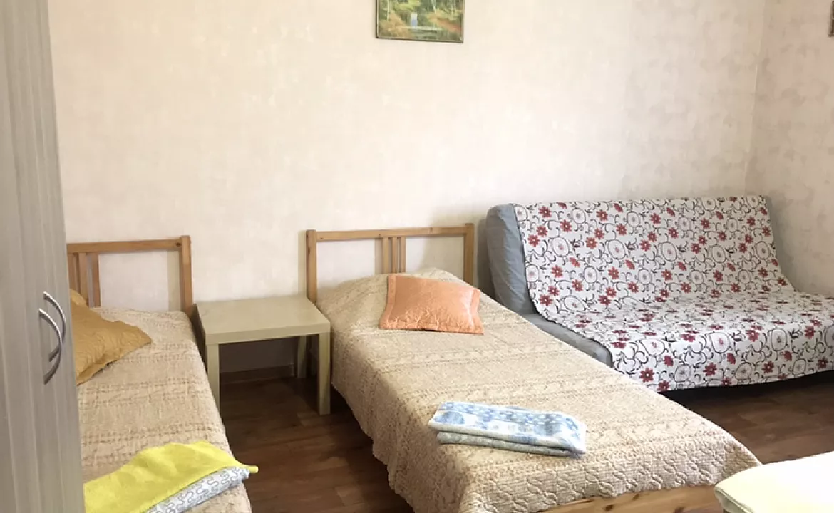 Четырёхместный номер с балконом . Частный сектор Ирис . Сочи