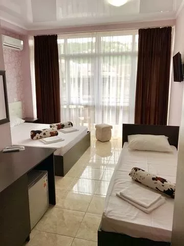  Трехместный номер «Комфорт». Гостевой дом "Кристалл". Лазаревское