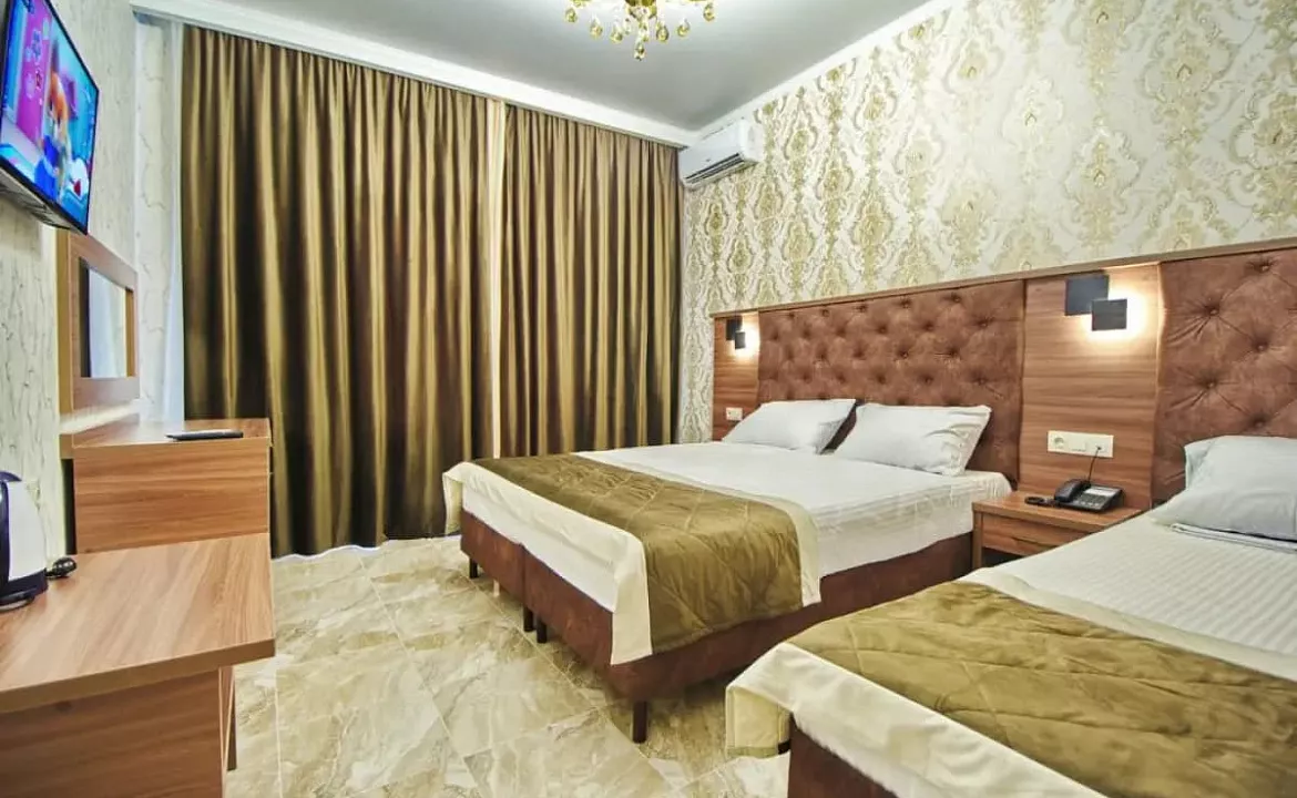 Трехместный номер с балконом. Отель Grand Sofia. Кабардинка