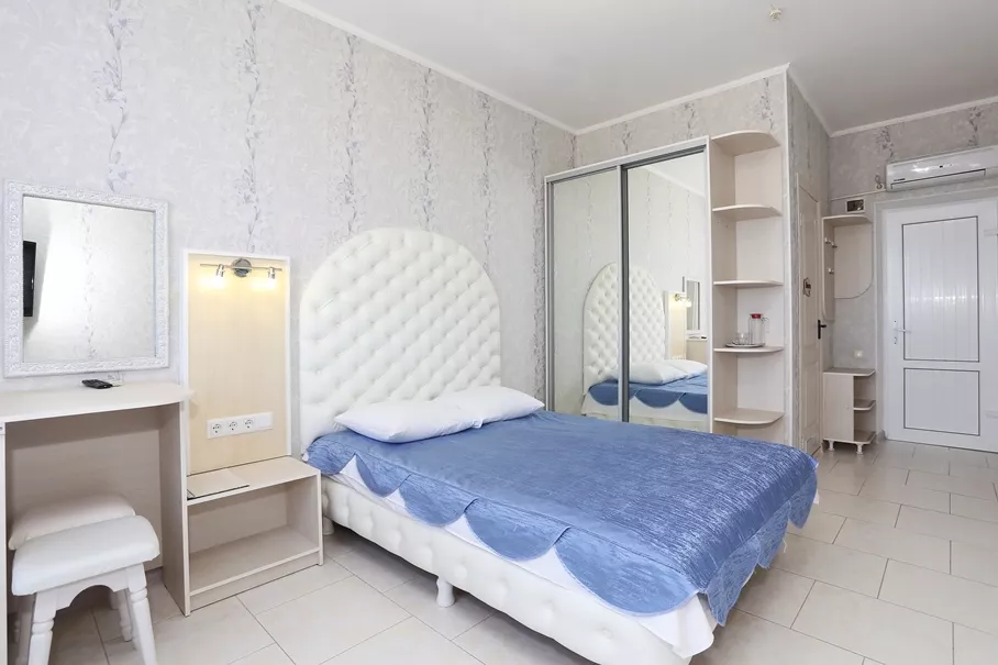 2-х местный люкс.  Частный отель Экватор. Береговое