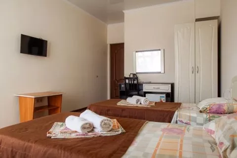 стандарт с балконом 2 односпальные кровати. Гостевой дом "Марити". Анапа