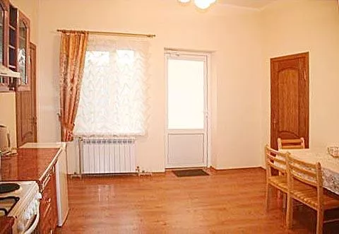 Трехкомнатные апартаменты с кухонным уголком 1. Гостевой дом " Китей ". Керчь