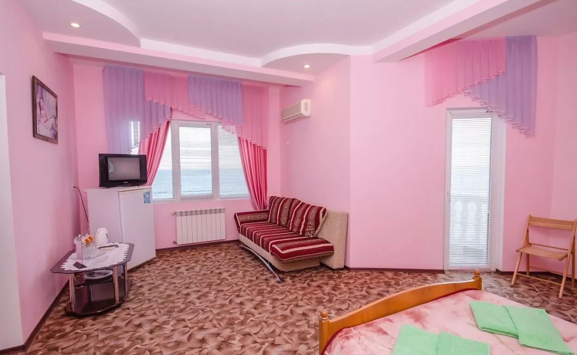 ПОЛУЛЮКС. Отель "Седьмое небо". Утёс