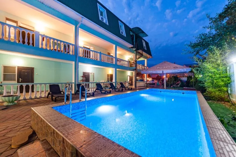 . Гостиница "Максим". Новомихайловский