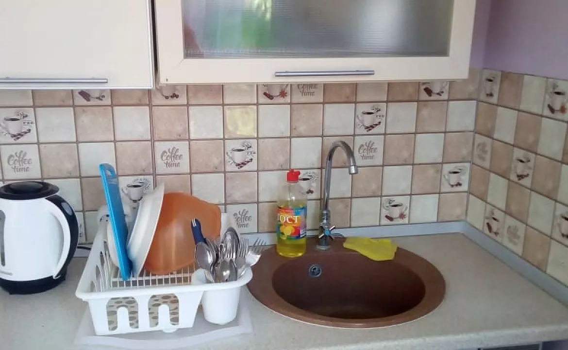 Двухкомнатный номер с удобствами и кухней. Гостевой дом "Алина" - Голубицкая. Голубицкая