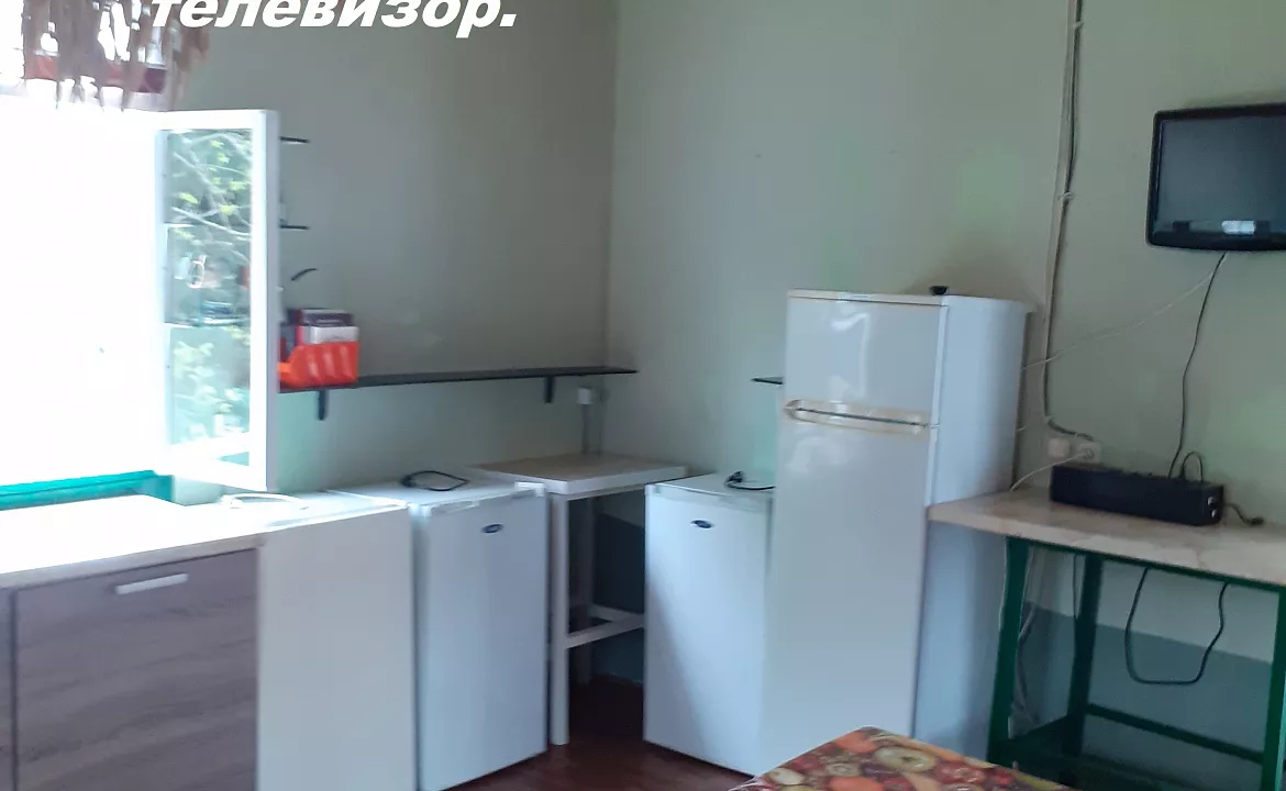 Отдельный 2х комнатный домик. ОТДЕЛЬНЫЙ 2-х комнатный ДОМИК со всеми удобствами  (семь спальных мест)!  МОРЕ напротив! . Новый Афон