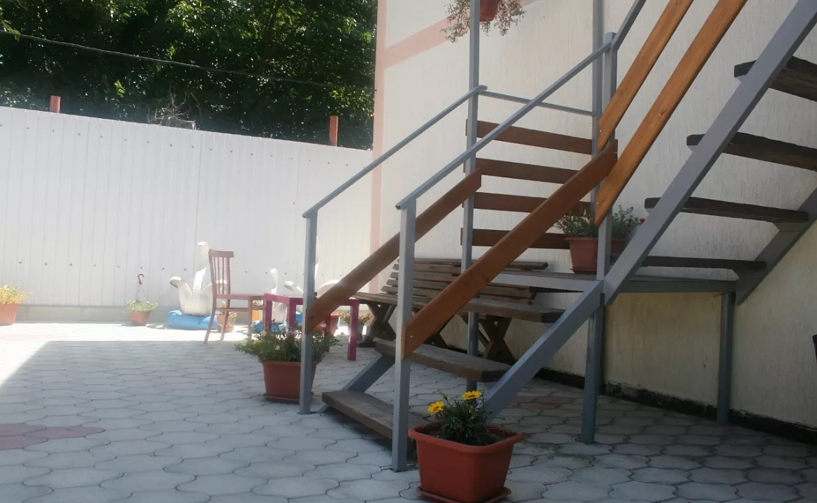 Трёхместный номер с вентилятором. Гостевой дом 7Я. Голубицкая