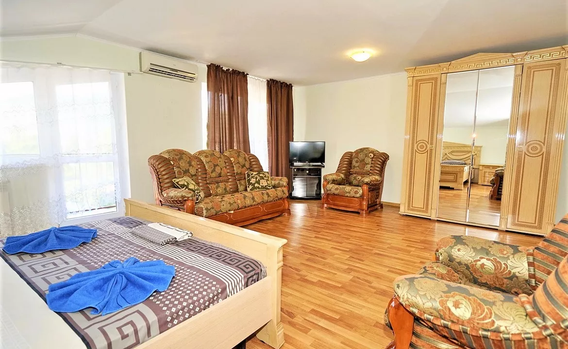 4-х  местный номер люкс с кухней и балконом. Гостевой дом "Лазурит". Лазаревское