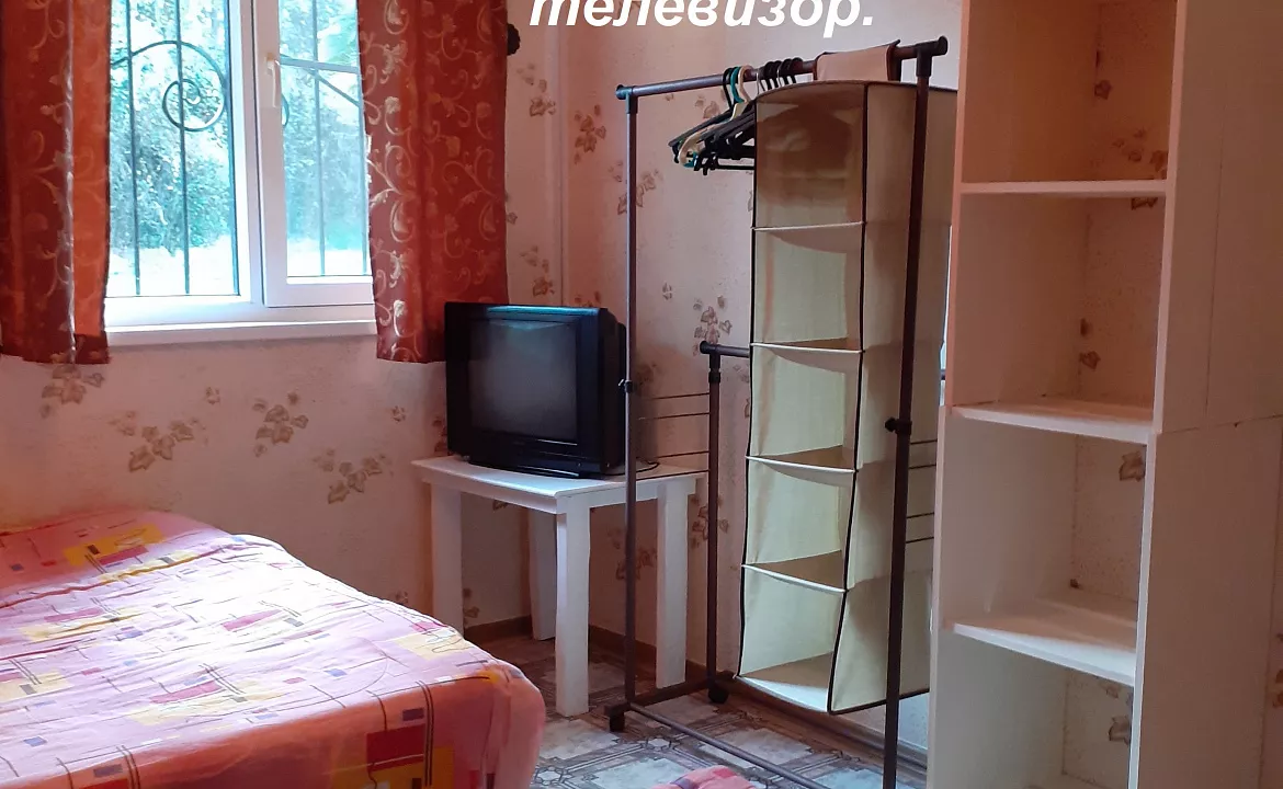 Отдельный 2х комнатный домик. ОТДЕЛЬНЫЙ 2-х комнатный ДОМИК со всеми удобствами  (семь спальных мест)!  МОРЕ напротив! . Новый Афон