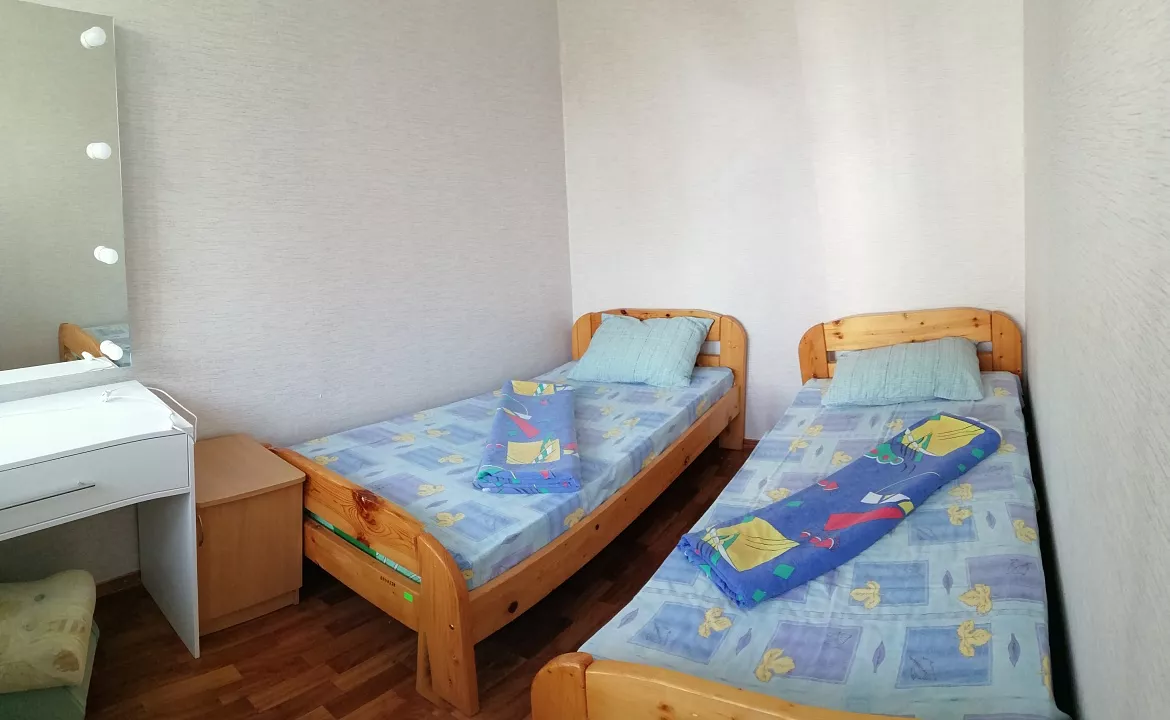 Трехместный двухкомнатный стандарт. Гостиница Магас. Заозерное