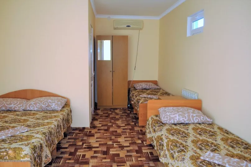 4х местный . Гостевой дом У Георгия . Витязево