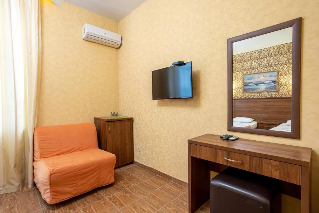 Стандартный трехместный номер. Отель Атмосфера. Кабардинка Стандартный трехместный номер. Отель Атмосфера. Кабардинка