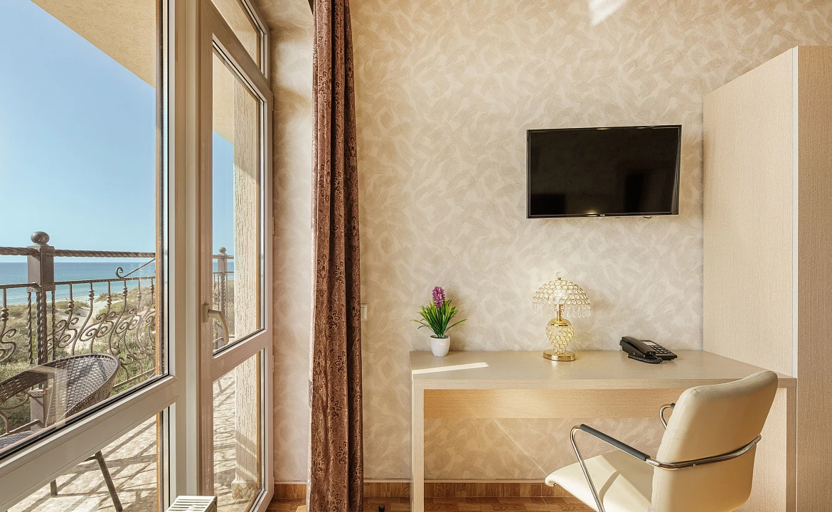 Апартаменты «Люкс» с видом на море. Отель "Alfa Summer". Анапа