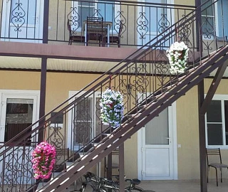 Двухместный Трехместный Стандарт. Гостевой дом "Елена" - Джубга. 