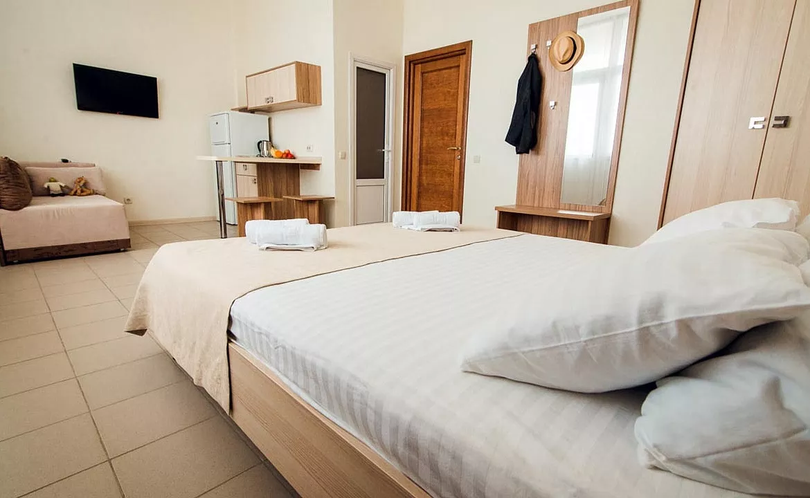 ЭЛЛИНГ СТУДИО. Отель Островок. Феодосия