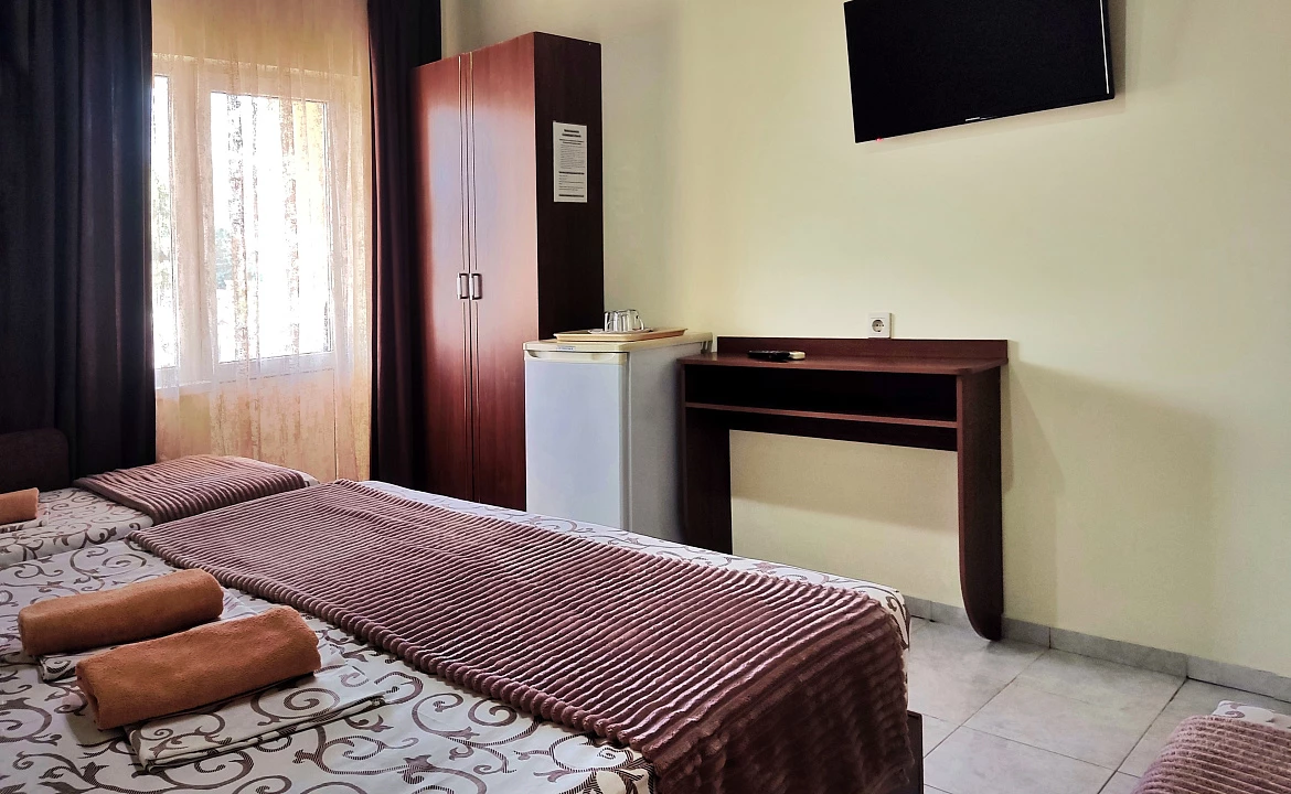 Четырехместный с удобствами и балконом. Гостевой дом "Одиссей" - Кабардинка. Кабардинка