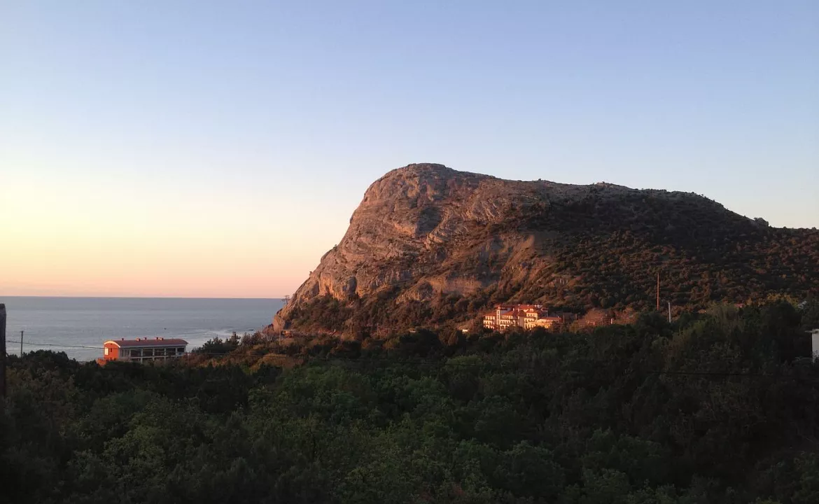 Однокомнатный двухместный номер с видом на море. Гостевой дом "Зеленая бухта". Отдых с детьми