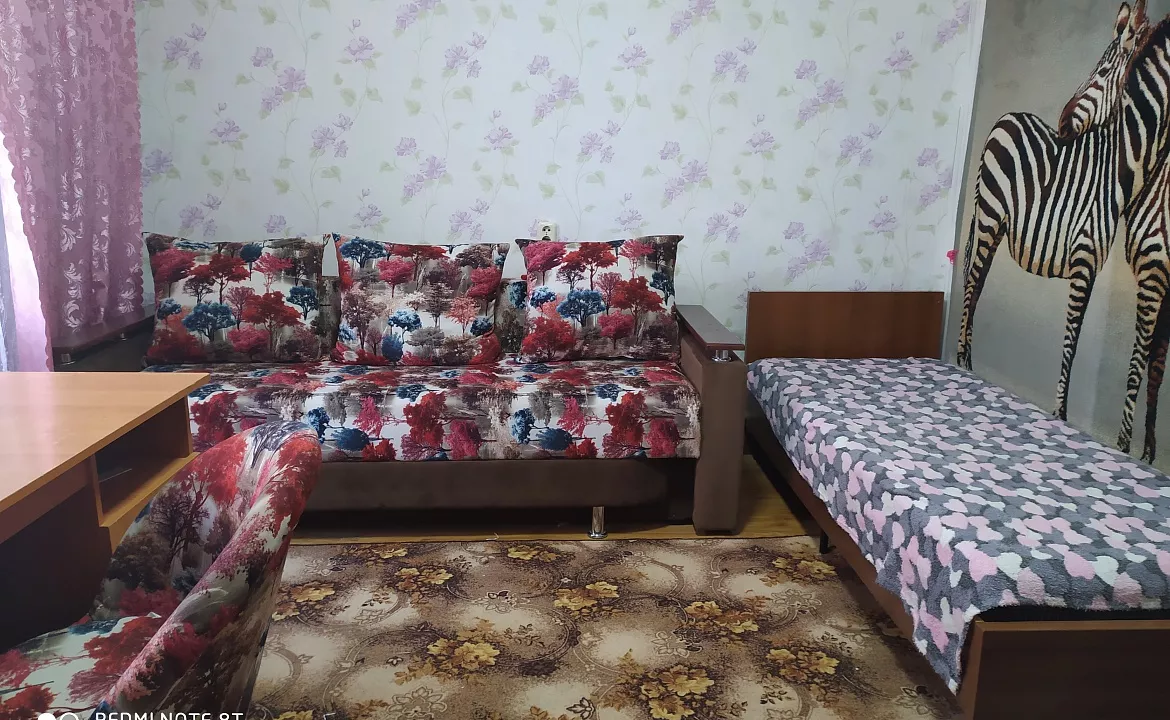 Первый этаж  под ключ до 12 человек. Частный сектор 2 этажа по отдельности под ключ, 2 отдельных домика.. Благовещенская