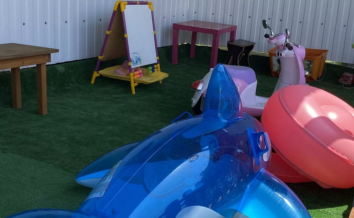 Двухкомнатный номер со своей кухней. Гостевой дом 7Я. Голубицкая