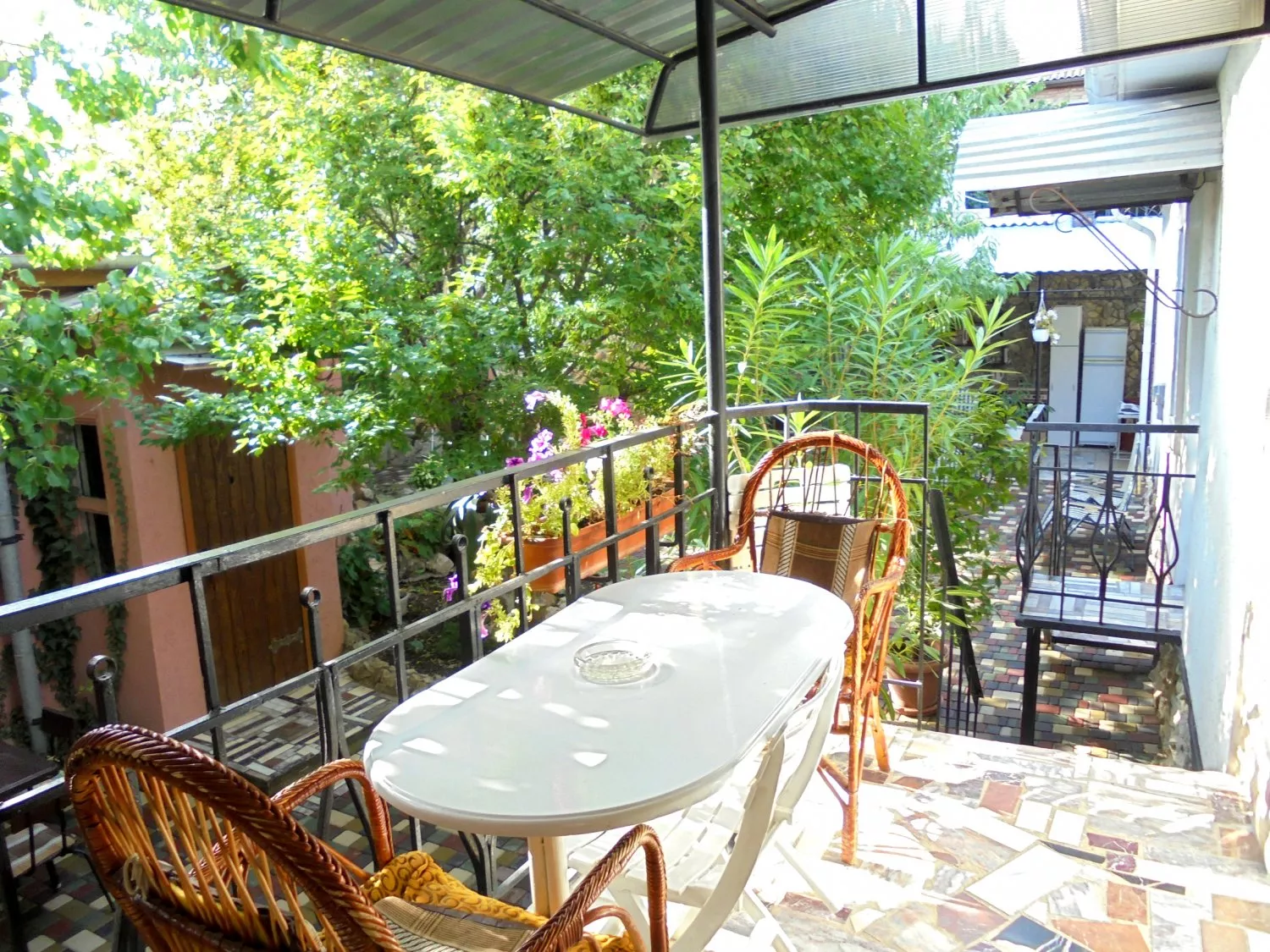 . Дом под ключ  Уютный домик с террасой на 2-5 человек.. Феодосия