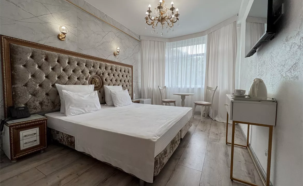 Номер стандарт с балконом. Отель "СЕНАТОР". Сочи