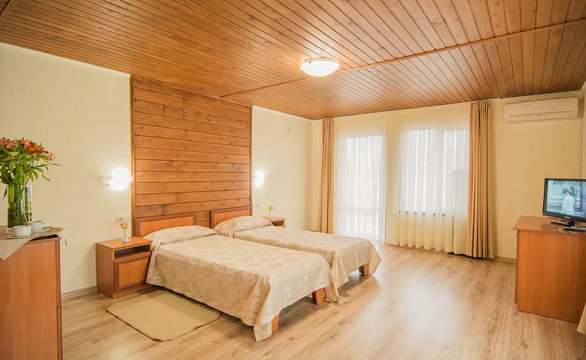 УЛУЧШЕННЫЙ. Отель Семейный эко- отель «Альпийская Долина». Малореченское