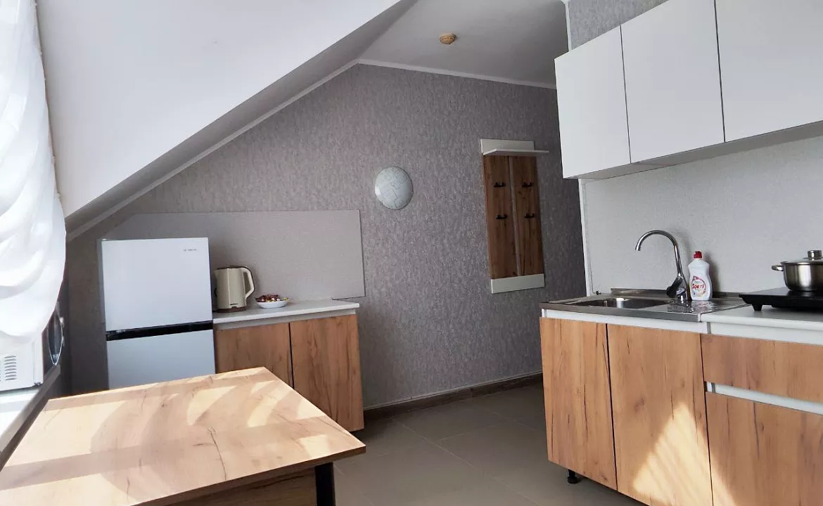 Апартаменты на 4м этаже (мансарда). Гостевой дом "Регион 86" . Адлер