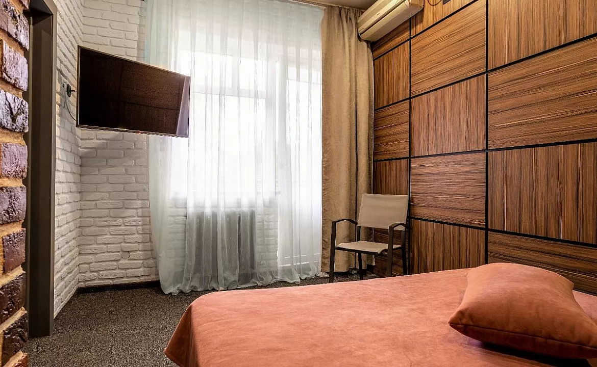 Номер Люкс с балконом и видом на море. Отель «БРЮТ». Геленджик