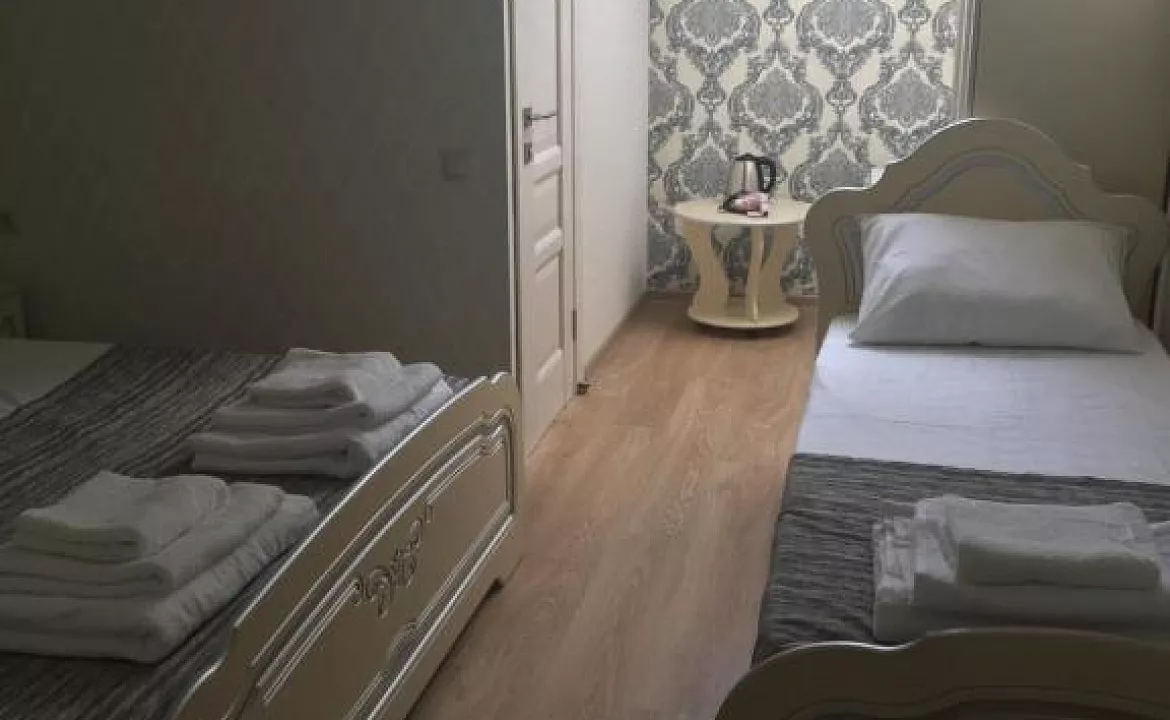 3-х местный номер Стандарт. Гостиница "Семья". Адлер