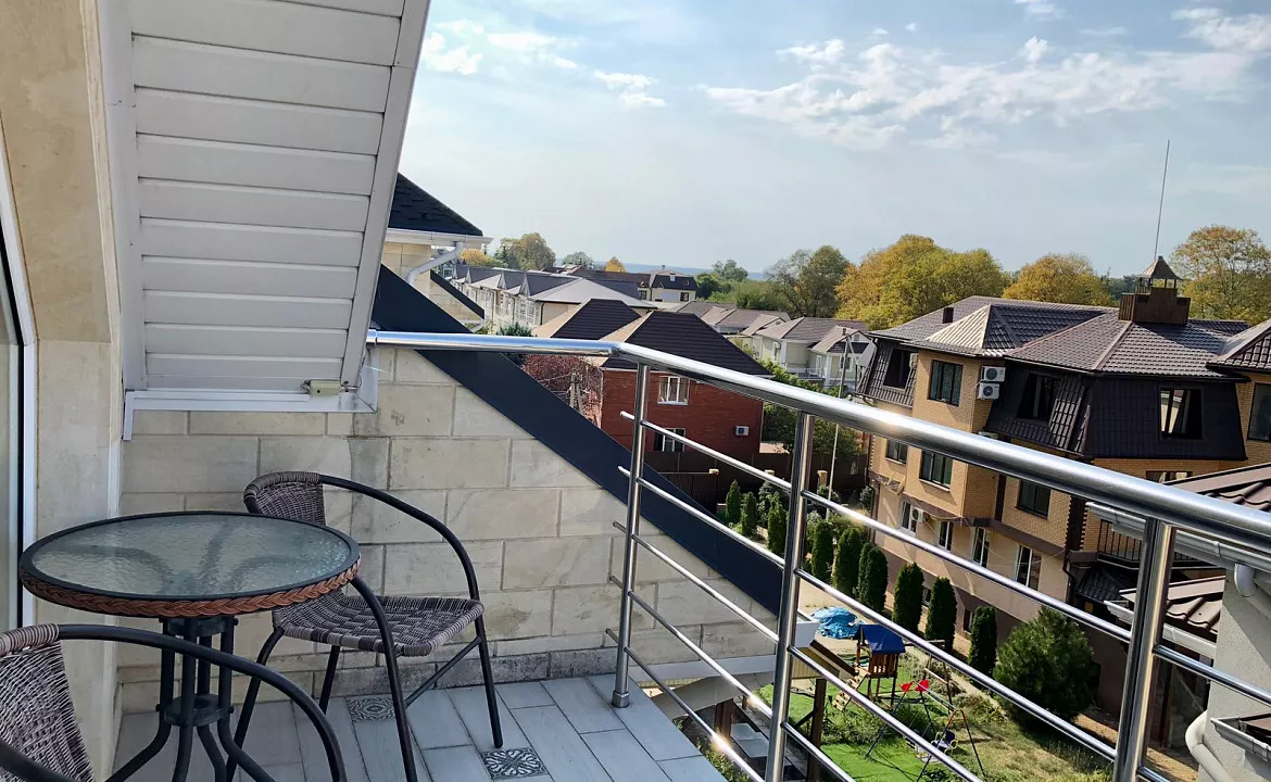 Двухкомнатный ЛЮКС вид на окрестности 4 этаж. Отель "РЕВЮ". Агой