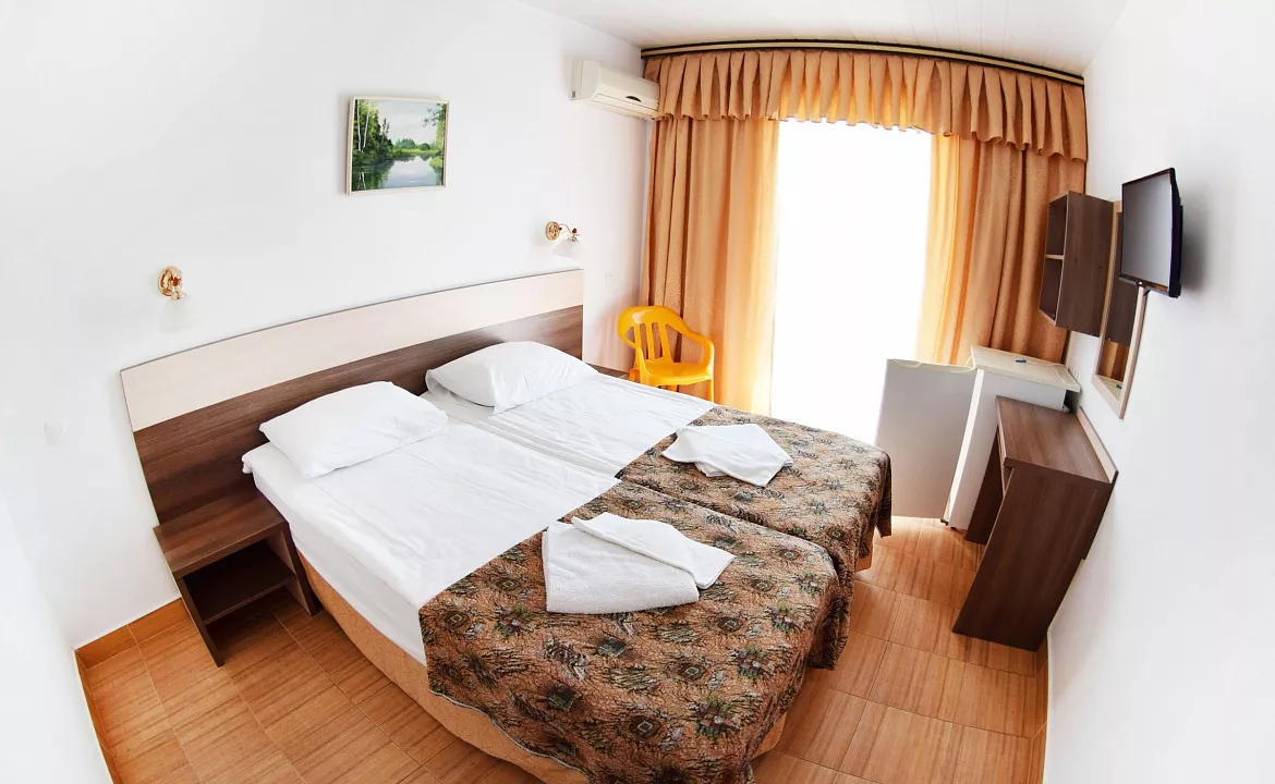 Двухместный номер категории «Улучшенный». База отдыха "Слава". Витязево