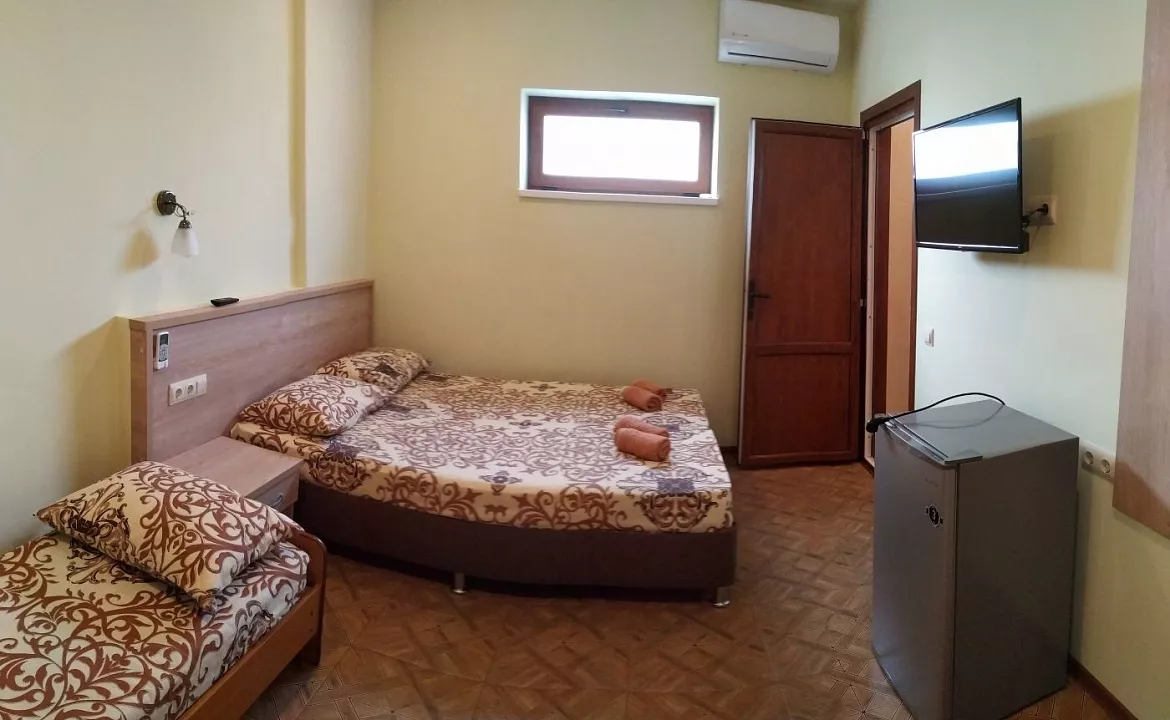 3х местный с удобствами. Частный сектор Гостевой дом "Leto". Кабардинка