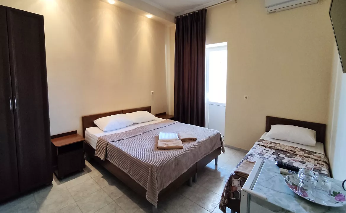 Трехместный с удобствами и балконом. Гостевой дом "Одиссей" - Кабардинка. Кабардинка Трехместный с удобствами и балконом. Гостевой дом "Одиссей" - Кабардинка. Кабардинка