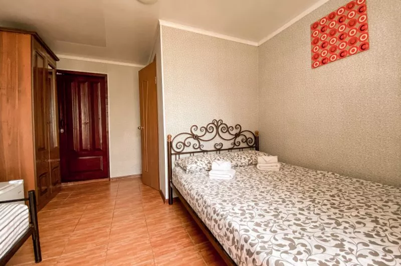 Трёхместный номер. Отель Апельсин. Лазаревское