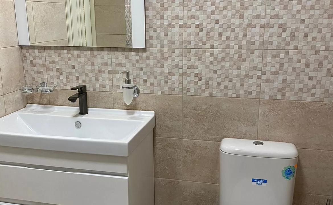 Двухкомнатная квартира под ключ. Квартира в многоквартирном доме Для королей. Адлер