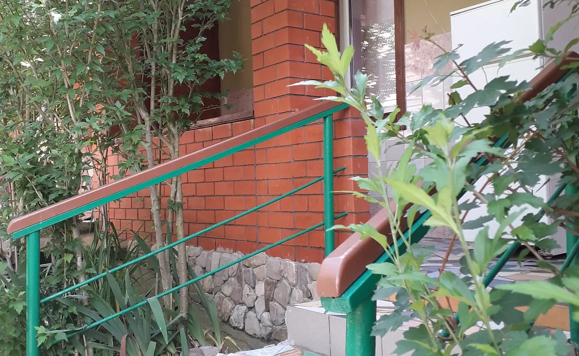 3х местный бюджетный, до 5ти лет бесплатно. Гостевой дом МОРЕ с бассейном и баней. Джубга