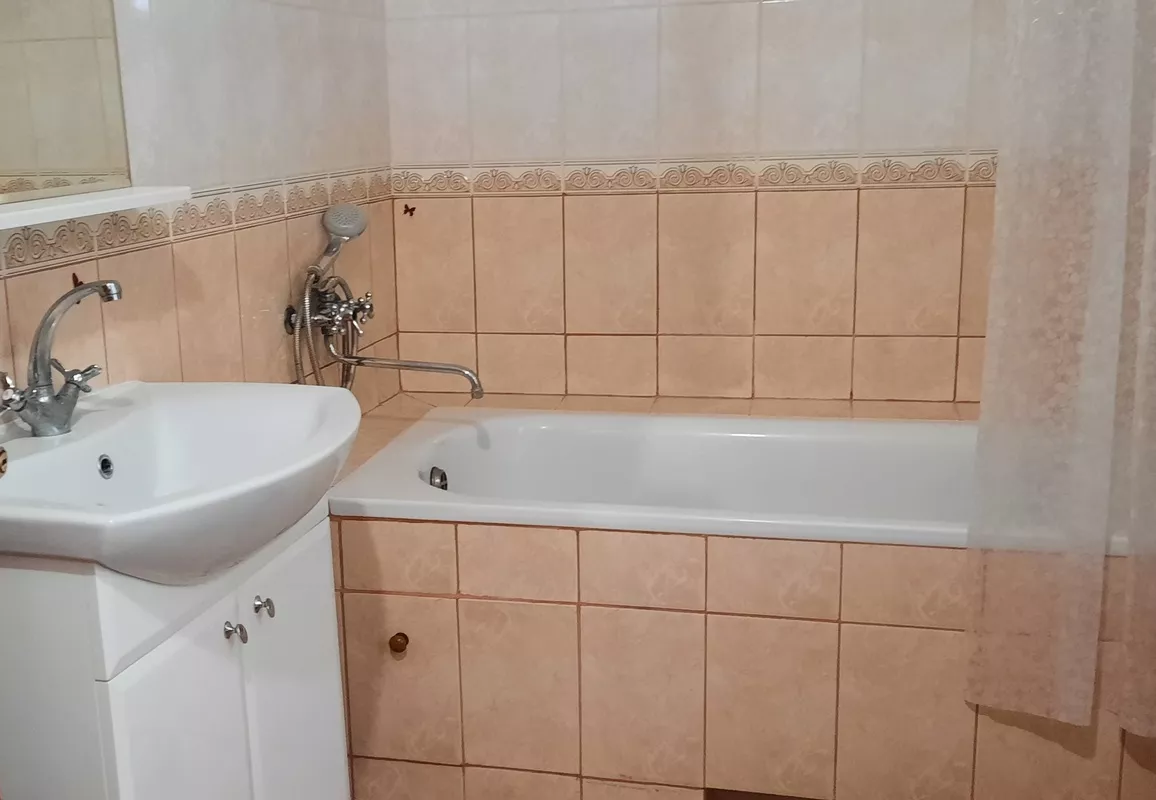 . Частный сектор Большая однокомнатная квартира. Алушта