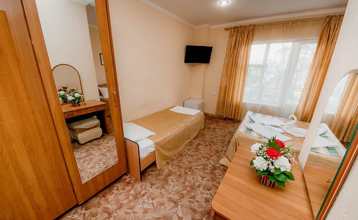 4х местный стандарт. Гостиница H2O. Геленджик