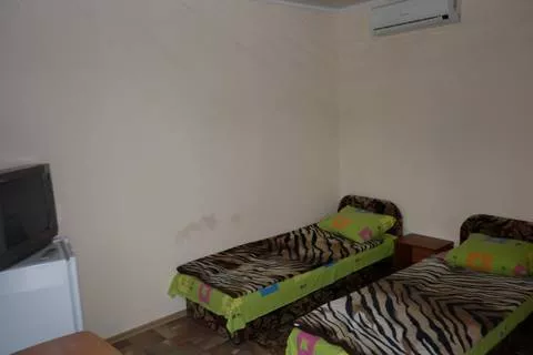 3-х местный «Эконом» с кондиционером. Гостевой дом «Фокс». Коктебель