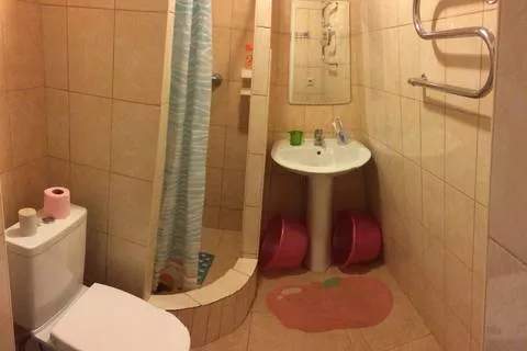 Комната для троих с душем и туалетом на 2 комнаты. Гостевой дом Винтаж. Лазаревское