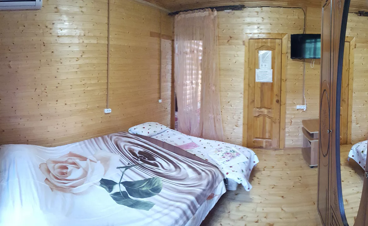 Трёхместный номер. Гостевой дом У Ирины. Пицунда