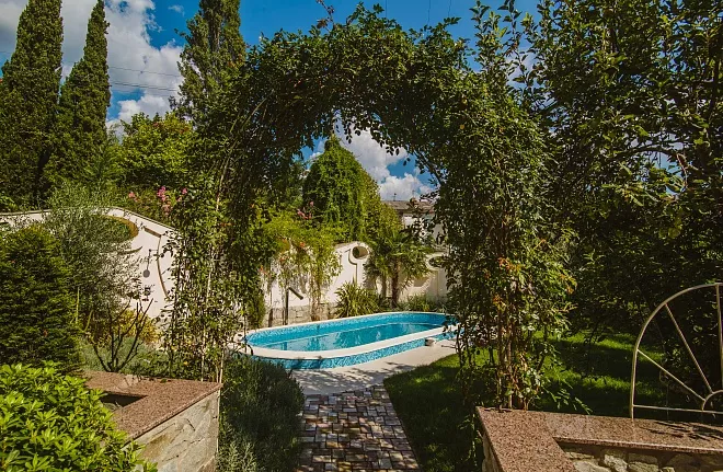 Апартаменты. Отель "Каштановый особняк". Ялта