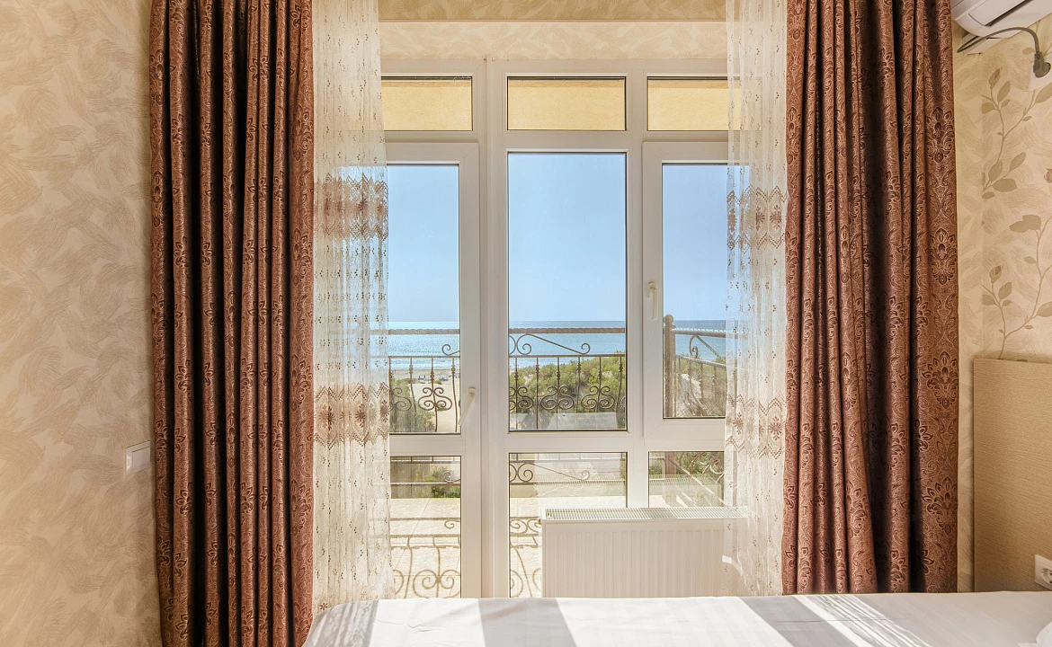 Апартаменты «Люкс» с видом на море. Отель "Alfa Summer". Анапа