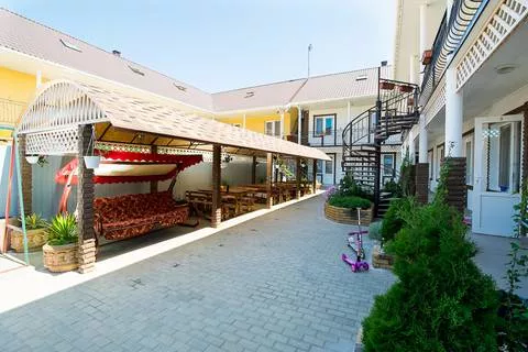 . Отель "Rosa Ski Inn"   . Красная Поляна